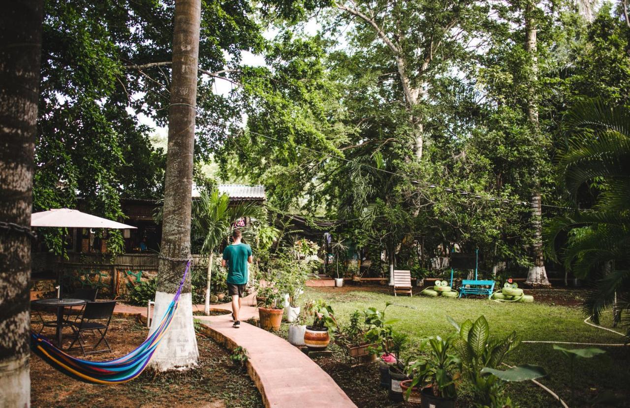 Yaxche Centro Hostal Y Camping Bacalar Ngoại thất bức ảnh