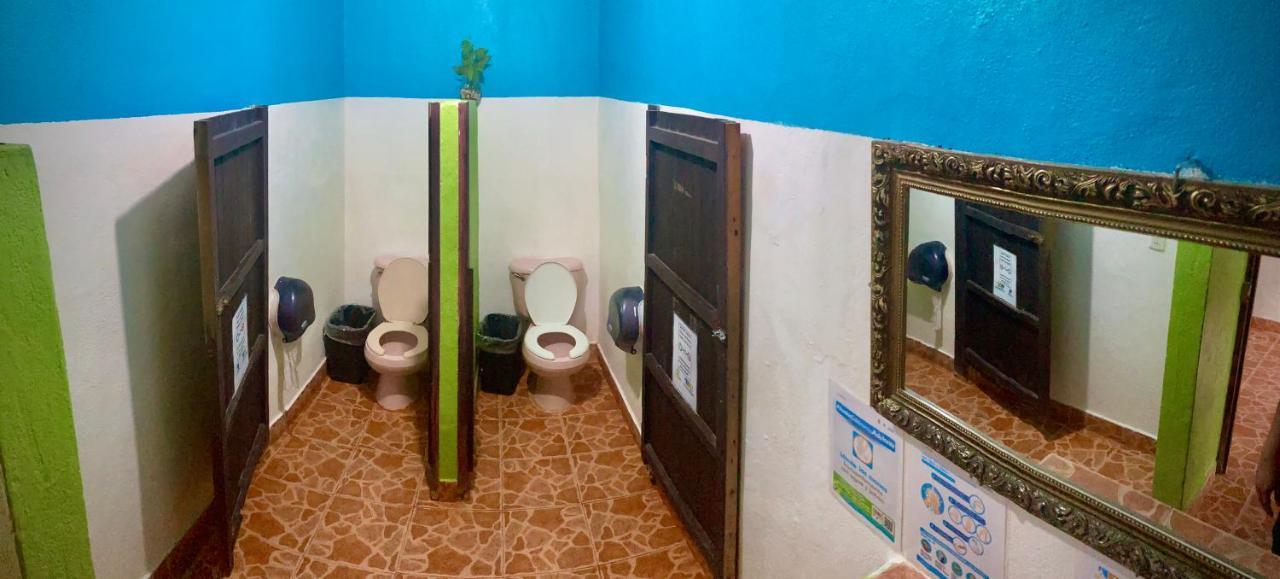 Yaxche Centro Hostal Y Camping Bacalar Ngoại thất bức ảnh