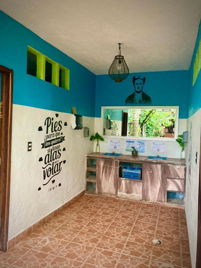 Yaxche Centro Hostal Y Camping Bacalar Ngoại thất bức ảnh