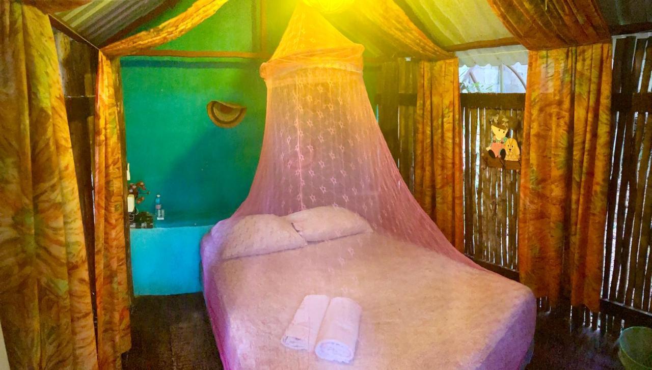 Yaxche Centro Hostal Y Camping Bacalar Ngoại thất bức ảnh