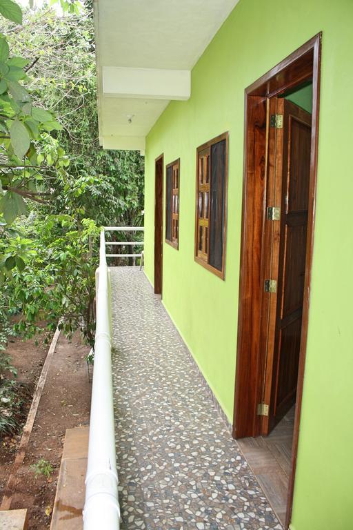 Yaxche Centro Hostal Y Camping Bacalar Ngoại thất bức ảnh